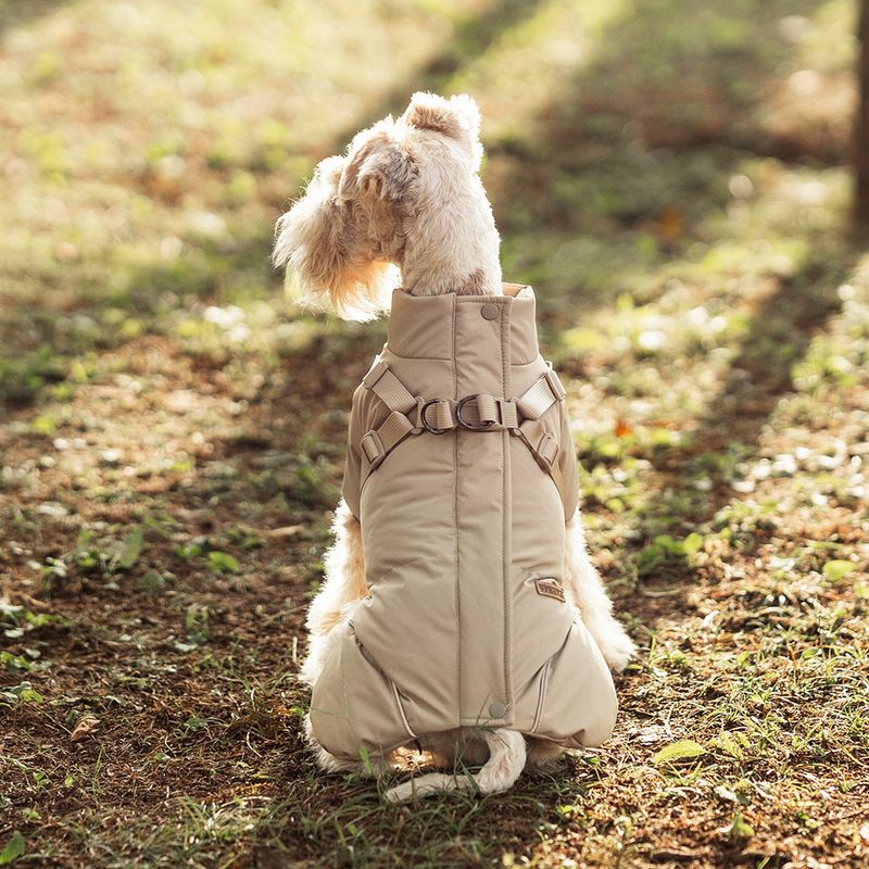 Beige hundejakke med integrert sele